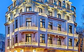 Royal Hotel